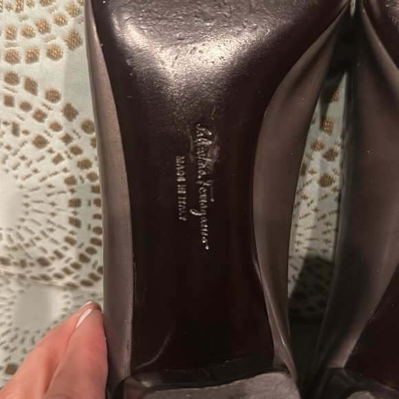 Salvatore Ferragamo Vera Pumps size 8 - Picture 6 of 7